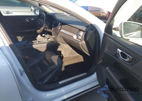 2020 Volvo S60 T5 Momentum z USA, uszkodzony, nr VIN 7JR102FK5LG047725